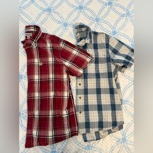 (2) Men’s Carhartt short sleeve plaid button down XL